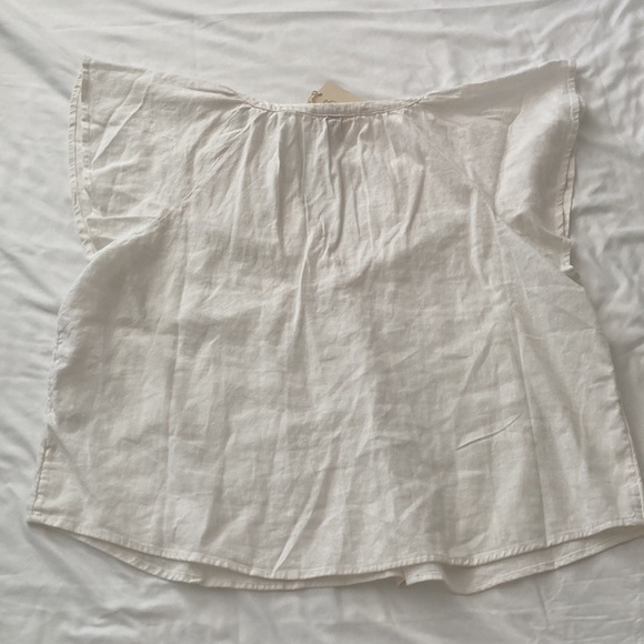 White blouse - Picture 2 of 3